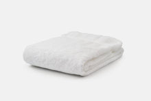 Carregar imagem no visualizador da galeria, Bath Towel Made of Luxury USA Cotton
