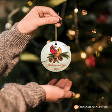 Carregar imagem no visualizador da galeria, Winter Cardinal Couple Personalized Ornament
