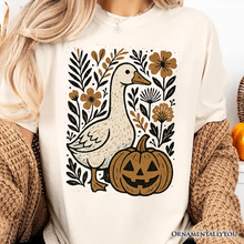 Carregar imagem no visualizador da galeria, Boho Goose Halloween Pumpkin T-Shirt, Spooky Fall Floral Tee
