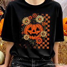 Cargar imagen en el visor de la galería, Checkered Floral Pumpkin T-Shirt, Retro Preppy Halloween Tee for Spooky Season Vibes
