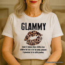 Carregar imagem no visualizador da galeria, Glammy Leopard Lips T-Shirt, Coquette White Tee for Stylish and Glamorous Grandmas
