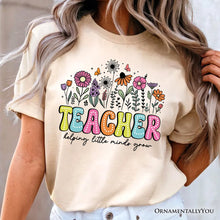 Carregar imagem no visualizador da galeria, Helping Little Minds Grow Teacher T-Shirt, Floral Appreciation Tee
