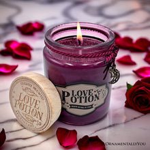 Carregar imagem no visualizador da galeria, Love Potion Romantic Candle, Sandalwood Flavored Valentine Decor
