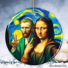 Carregar imagem no visualizador da galeria, Mona Lisa And Vincent Van Gogh Starry Night Date Selfie Ceramic Ornament, Famous Art Decor And Souvenir
