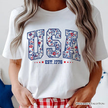 Carregar imagem no visualizador da galeria, Patriotic USA Floral T-Shirt, 1776 Independence Day Tee
