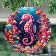 Carregar imagem no visualizador da galeria, Tropical Tide Treasure Radiant Seahorse Ornament, Ocean-Themed Gift And Decor
