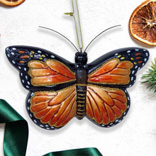 Carregar imagem no visualizador da galeria, Monarch Butterfly Glass Christmas Ornament
