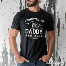 Carregar imagem no visualizador da galeria, Promoted to Daddy Est. 2025 T-Shirt, Black and White New Dad Pregnancy Announcement Tee
