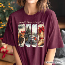 Carregar imagem no visualizador da galeria, Small Town Christmas T‑Shirt, Highland Cow Rustic Western Cowgirl Holiday Tee
