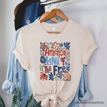 Carregar imagem no visualizador da galeria, America Land of the Free T-Shirt, Retro Floral Independence Day Tee

