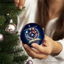 Carregar imagem no visualizador da galeria, I’m in a Different World Unique Book Lover Ornament, Book Club Christmas Gift
