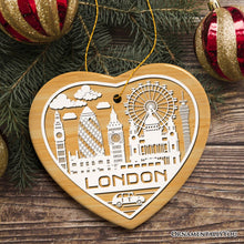 Carregar imagem no visualizador da galeria, London City Unique Paper Art Themed Ceramic Christmas Ornament
