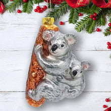 Carregar imagem no visualizador da galeria, Koala Baby and Parent Glass Christmas Ornament
