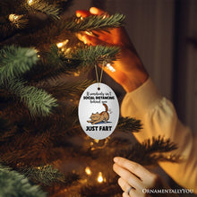 Carregar imagem no visualizador da galeria, If Somebody Isn't Social Distancing Just Fart Quirky Cat, Cute and Funny Christmas Gift
