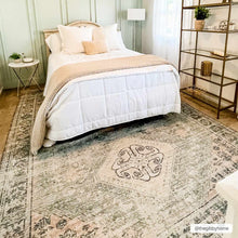 Carregar imagem no visualizador da galeria, Foraker Sage Green Cotton Rug
