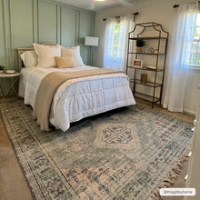 Carregar imagem no visualizador da galeria, Foraker Sage Green Cotton Rug
