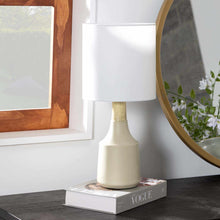 Carregar imagem no visualizador da galeria, Gattaran Ivory &amp; White Table Lamp

