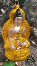 Carregar imagem no visualizador da galeria, Golden Buddha Glass Ornament
