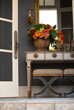 Carregar imagem no visualizador da galeria, Girls Night Out - Manor Borne Wall Paint
