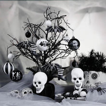 Carregar imagem no visualizador da galeria, Halloween Skeleton Black and White Ornament Set
