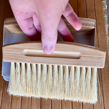 Carregar imagem no visualizador da galeria, Bamboo Dust Pan With Brush
