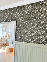 Carregar imagem no visualizador da galeria, Eliana Wallpaper by Kourtni Gunn
