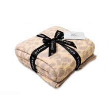 Cargar imagen en el visor de la galería, Luxe Animal Print Throw Blanket
