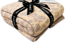 Cargar imagen en el visor de la galería, Luxe Animal Print Throw Blanket
