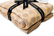 Cargar imagen en el visor de la galería, Luxe Animal Print Throw Blanket
