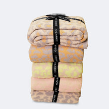 Cargar imagen en el visor de la galería, Luxe Animal Print Blanket
