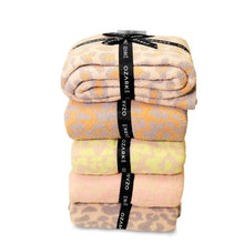 Cargar imagen en el visor de la galería, Luxe Animal Print Throw Blanket
