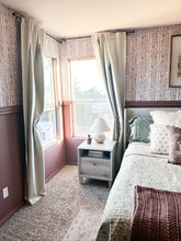 Carregar imagem no visualizador da galeria, Bridget Wallpaper by Fox and Pebble
