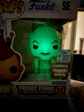 Carregar imagem no visualizador da galeria, Funko Fundays Experience 2025: Pop! Originals R.L. STINE Freddy Funko as Night of the Living Dummy (Glow in the Dark) LE500
