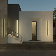 Cargar imagen en el visor de la galería, Immense Outdoor Modern Linear Wall Lamp
