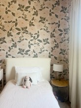 Carregar imagem no visualizador da galeria, Riley Wallpaper by Gabriela Dachin
