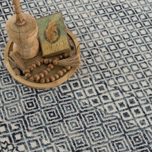 Carregar imagem no visualizador da galeria, Askeaton Washable Area Rug
