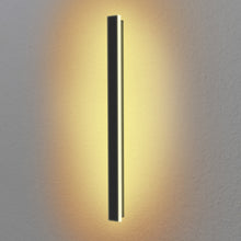 Load image into Gallery viewer, Svelte Outdoor Linear Lamp
