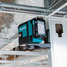 Carregar imagem no visualizador da galeria, Makita SK105DNAX 12V max CXT Lithium-Ion Cordless Self-Leveling Cross-Line Red Beam Laser Kit (2.0Ah)
