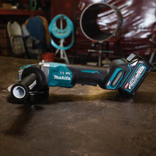 Carregar imagem no visualizador da galeria, Makita GAG13M1 40V max XGT® Brushless Cordless 4‑1/2" / 5" X‑LOCK Paddle Switch Angle Grinder Kit, with Electric Brake (4.0Ah)
