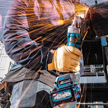 Carregar imagem no visualizador da galeria, Makita GAG14M1 40V max XGT® Brushless Cordless 4‑1/2” / 6" Paddle Switch Angle Grinder Kit, with Electric Brake (4.0Ah)
