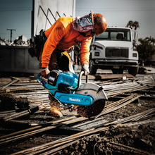 Carregar imagem no visualizador da galeria, Makita GEC01PL4 80V max (40V max X2) XGT® Brushless 14" Power Cutter Kit with 4 Batteries, AFT®, Electric Brake (8.0Ah)
