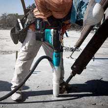 Carregar imagem no visualizador da galeria, Makita GRH05M1 40V max XGT® Brushless 1‑9/16" SDS‑MAX AVT® Rotary Hammer Kit, AFT®, AWS® Capable (4.0Ah)
