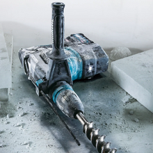Carregar imagem no visualizador da galeria, Makita GRH05M1 40V max XGT® Brushless 1‑9/16" SDS‑MAX AVT® Rotary Hammer Kit, AFT®, AWS® Capable (4.0Ah)
