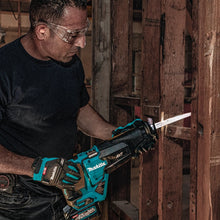 Carregar imagem no visualizador da galeria, Makita GRJ02M1 40V max XGT® Brushless Cordless AVT® Orbital Recipro Saw Kit (4.0Ah)
