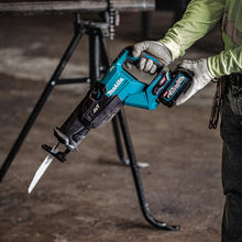 Carregar imagem no visualizador da galeria, Makita GRJ02M1 40V max XGT® Brushless Cordless AVT® Orbital Recipro Saw Kit (4.0Ah)
