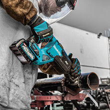 Carregar imagem no visualizador da galeria, Makita GRJ02M1 40V max XGT® Brushless Cordless AVT® Orbital Recipro Saw Kit (4.0Ah)
