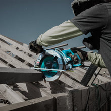 Carregar imagem no visualizador da galeria, Makita GSR02M1 40V max XGT® Brushless Cordless Rear Handle 10‑1/4" Circular Saw Kit, AWS® Capable (4.0Ah)
