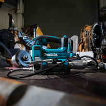 Carregar imagem no visualizador da galeria, Makita XPG01Z 18V LXT Lithium-Ion Cordless Grease Gun
