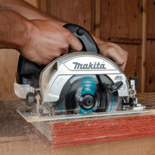 Carregar imagem no visualizador da galeria, Makita XSH04ZB 18V LXT Sub-Compact Brushless Cordless 6-1/2" Circular Saw
