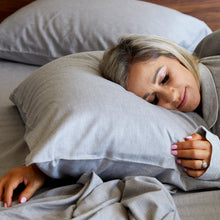 Carregar imagem no visualizador da galeria, Bamboo Cotton Pillowcases - Silver
